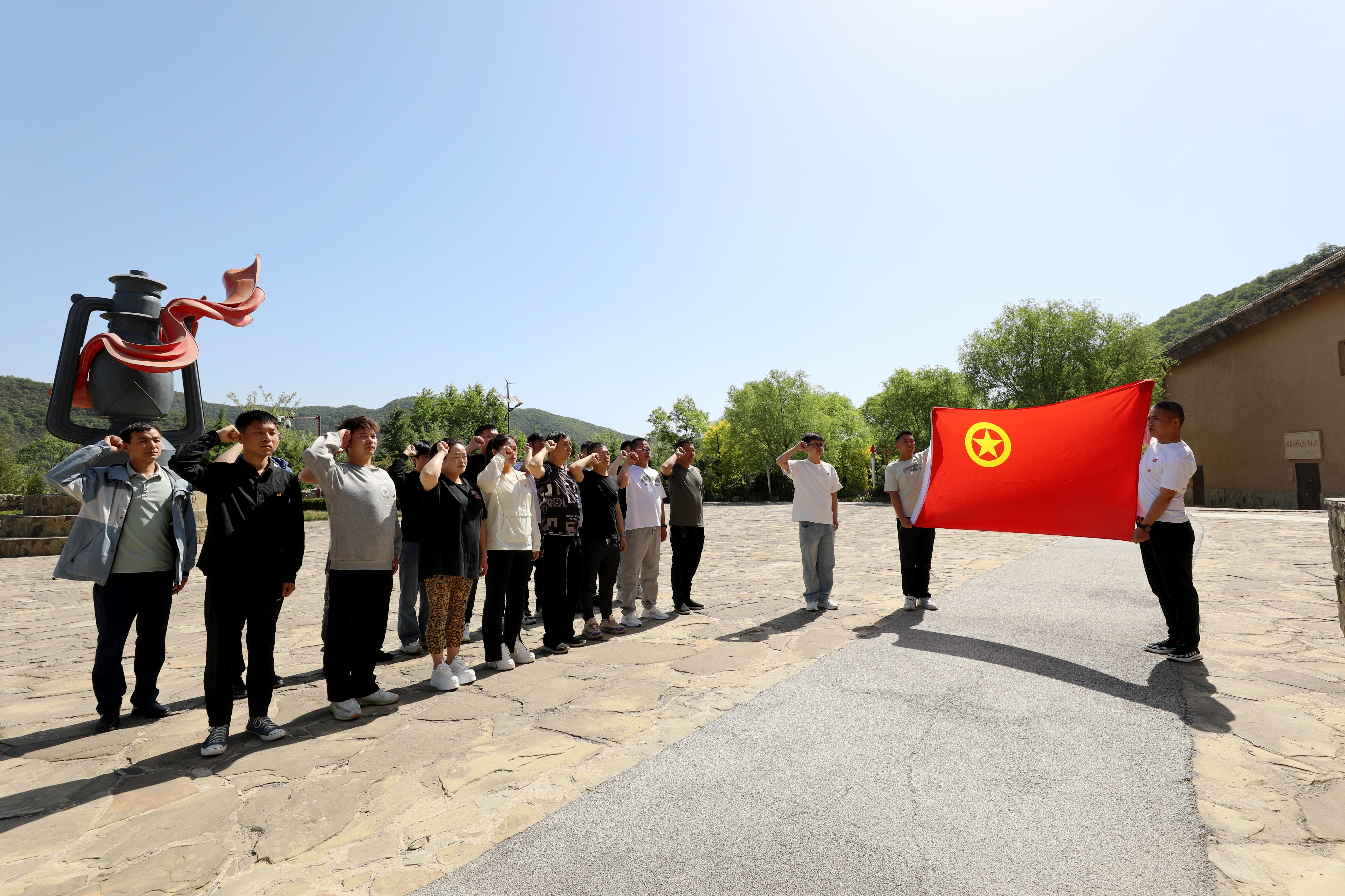 五四主題團日團員青年宣誓