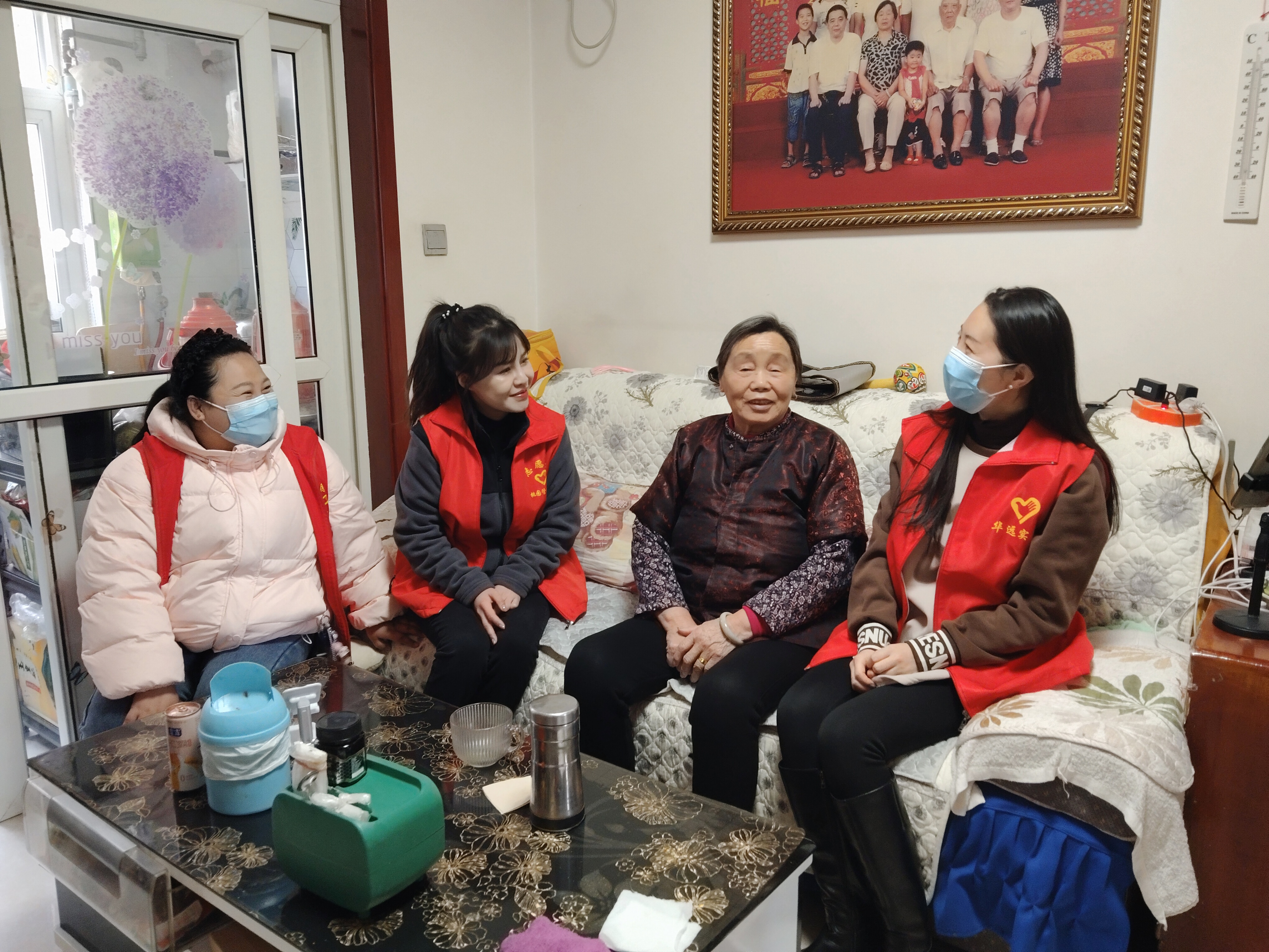 公司團委組織青年志愿者桃園小區(qū)開展關愛孤寡老人、空巢老人志愿服務活