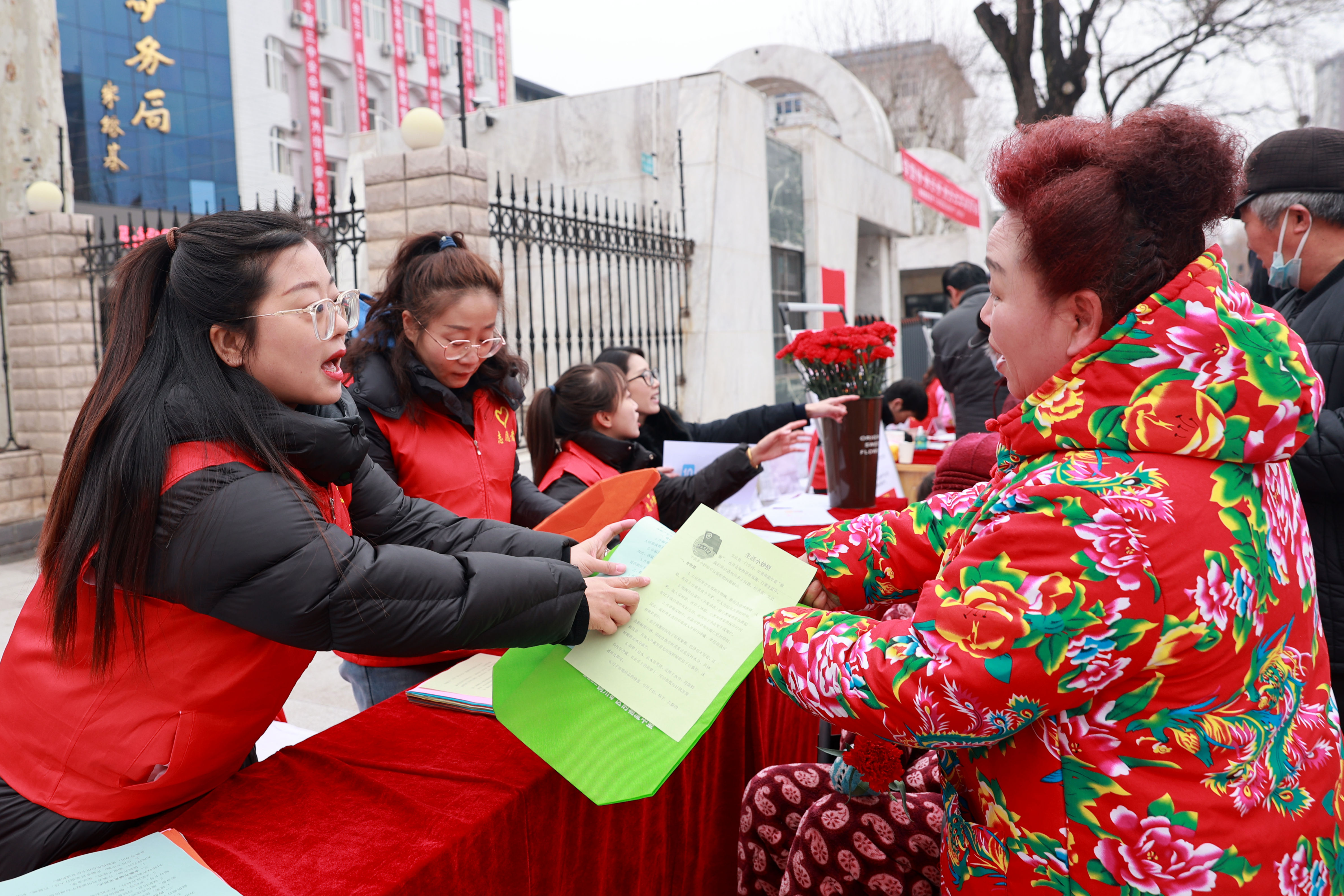 公司團委聯合陜煤集團總部開展“學雷鋒 做志愿 服務改革建新功”主題活